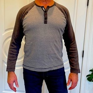 Banana Republic men’s cotton henley shirt